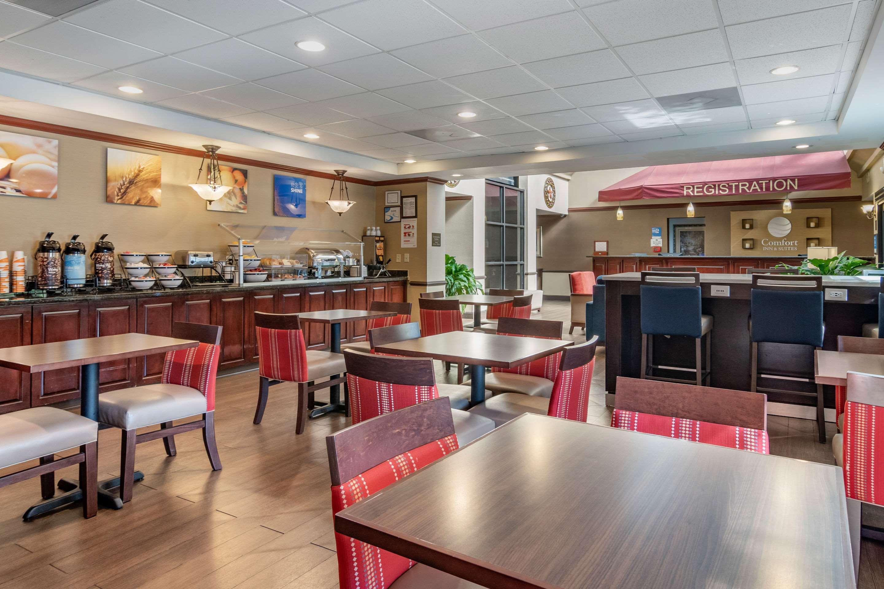 Comfort Inn & Suites Suwanee - Sugarloaf Exterior photo